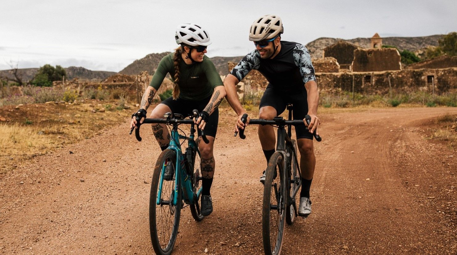Lazer presenta el nuevo Cerro KinetiCore, un casco pensado para el gravel.