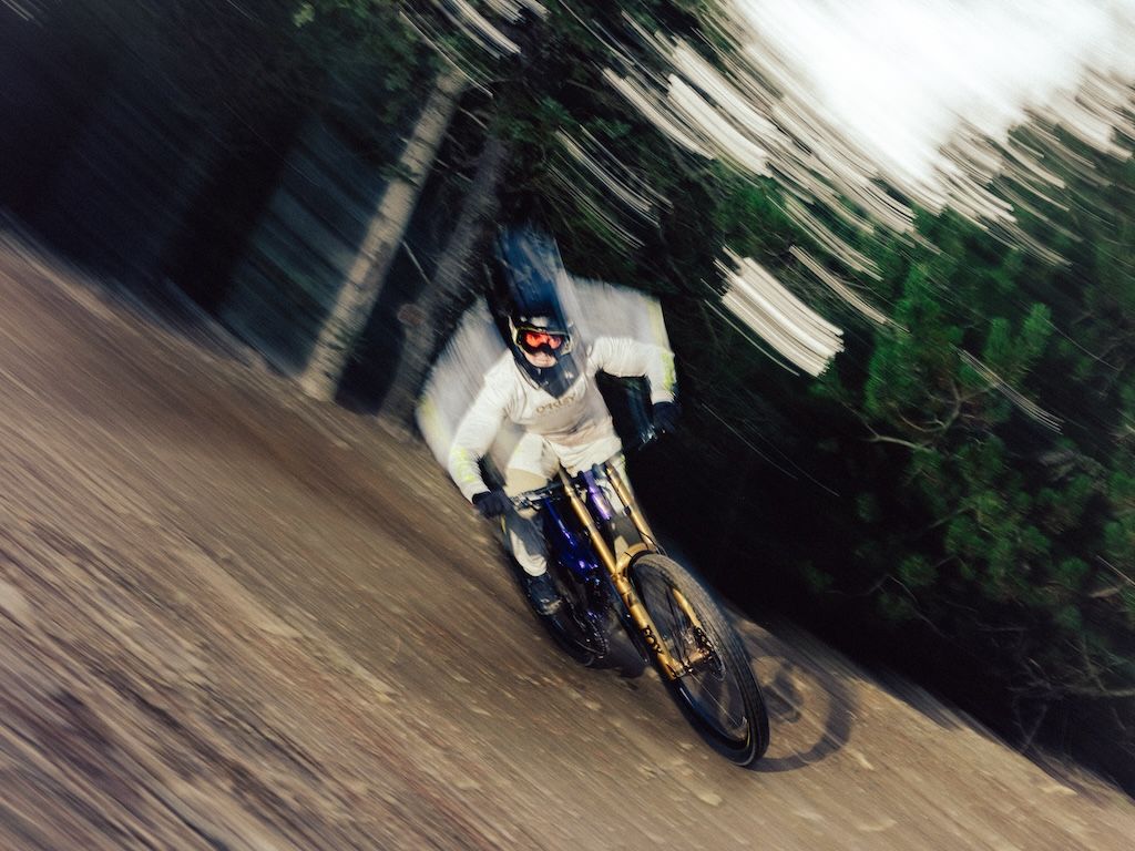 OAKLEY DOWNHILL CAMPAIGN IMAGE OAKLEY DOWNHILL CAMPAIGN IMAGE