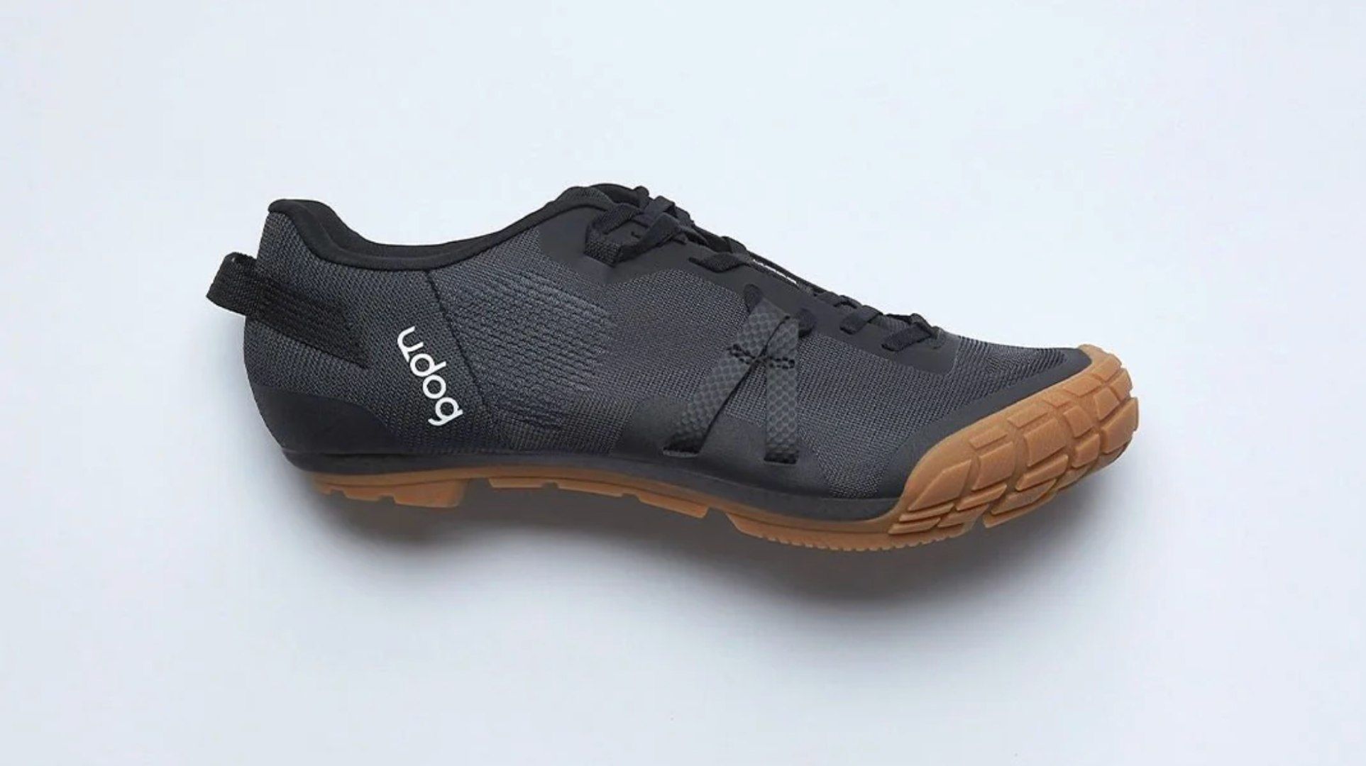 Distanza Carbon Cinder Black de Udog