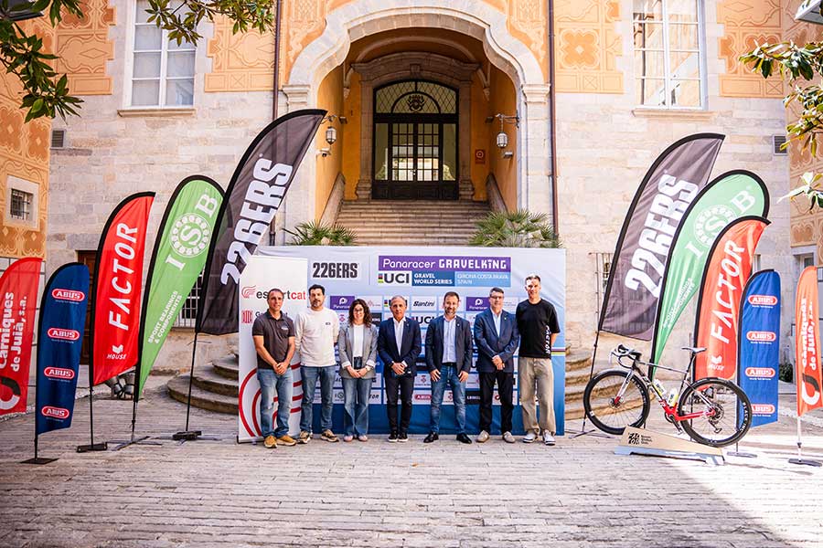 La presentación oficial de la 226ERS UCI Gravel World Series Girona Costa Brava Sea Otter Europe tuvo lugar en la Seu de la Generalitat de Catalunya en Girona