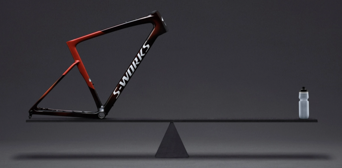 El nuevo cuadro S-Works Crux 5 pesa lo mismo que un bidón de agua
