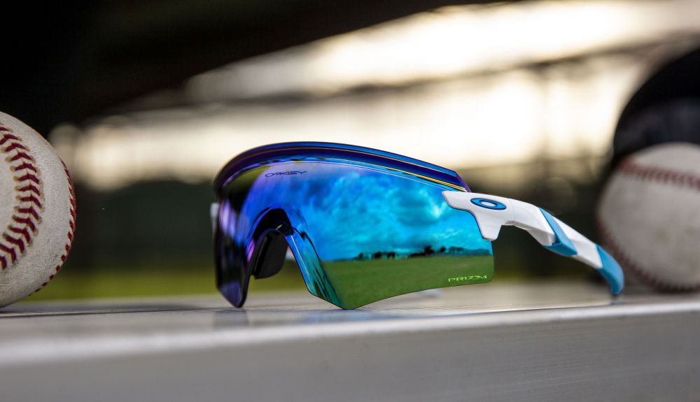 Oakley ENCODER LIFESTYLE IMAGE (2) Oakley ENCODER LIFESTYLE IMAGE (2)